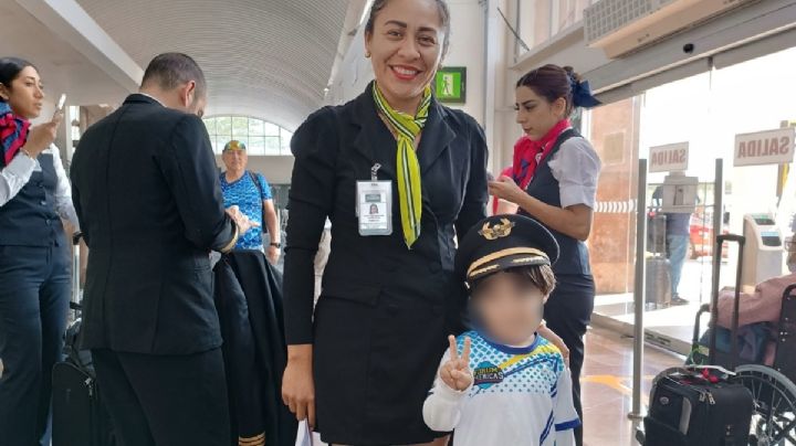 Piloto de Aeroméxico cumple el sueño de un niño en el aeropuerto de Campeche