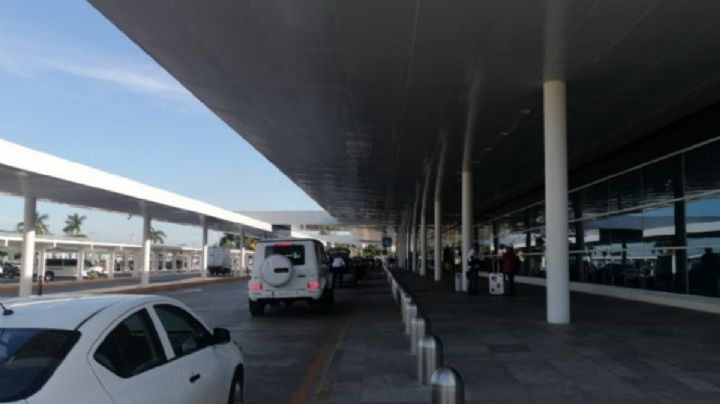 ¿Por qué desalojaron a los taxistas del aeropuerto de Mérida?