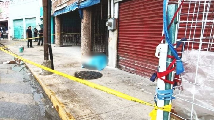Hombre muere en plena calle del Centro de Mérida