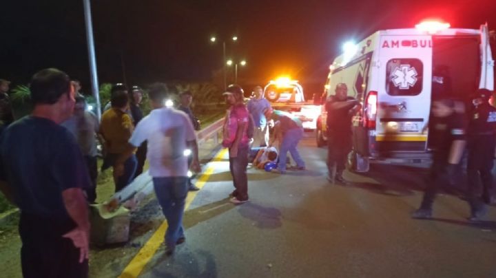 Motociclista choca contra una barra de contención en la vía Valladolid-Tizimín