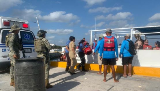 Evacúan a turista enfermo en un catamarán en Mahahual, Quintana Roo