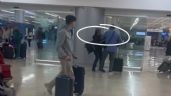 Captan a un hombre agrediendo a personas en el aeropuerto de Cancún