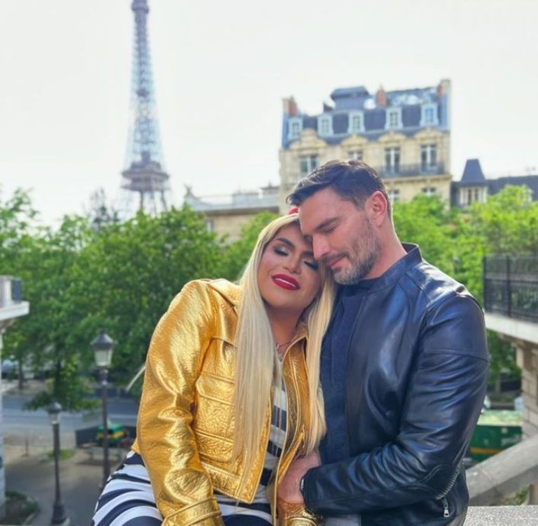 Wendy y Julián Gil en París