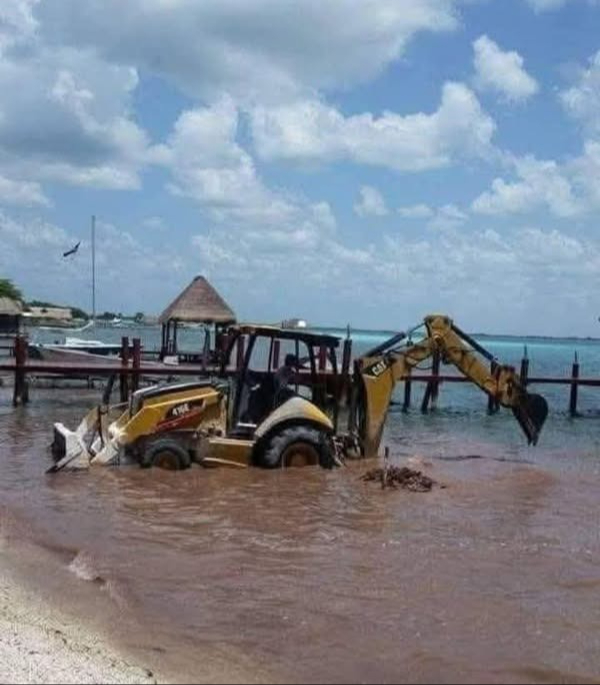 Esta construcción ha sido fuertemente criticada por los habitantes del lugar. Esta construcción ha sido fuertemente criticada por los habitantes del lugar.