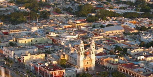 Se puede ver lo hermosa que es su catedral con dos torres Se puede ver lo hermosa que es su catedral con dos torres