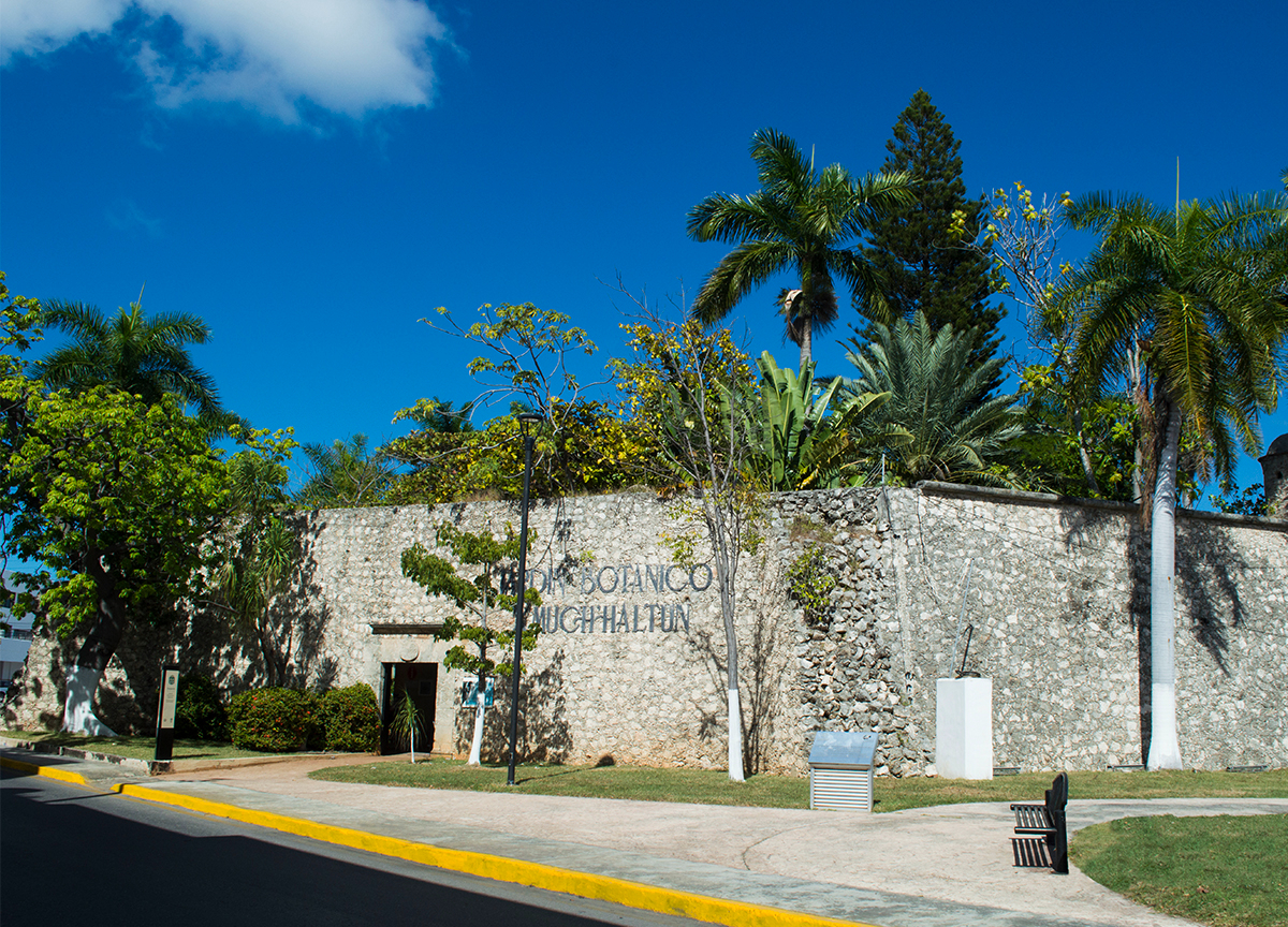 El Jardín Botánico X'much Haltun es un espacio natural en el Centro Histórico de Campeche, ubicado en el Baluarte de Santiago