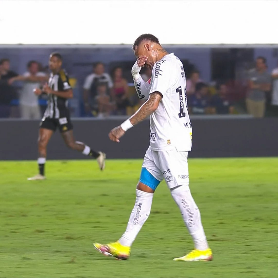Ney sale entre lágrimas