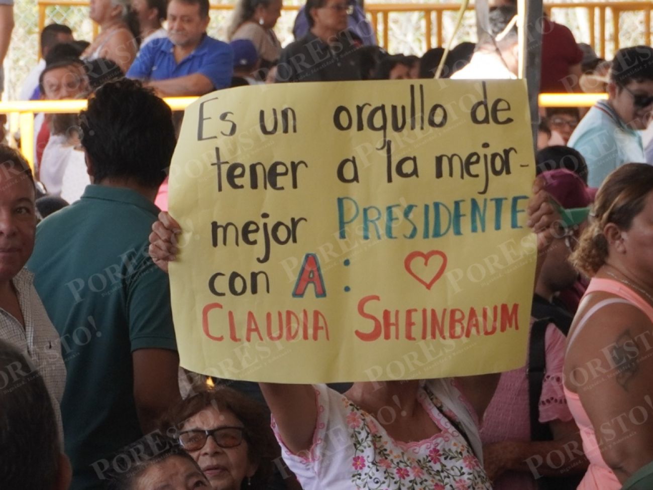 Campeche arropa a Claudia Sheinbaum; la reciben con pancartas y porras