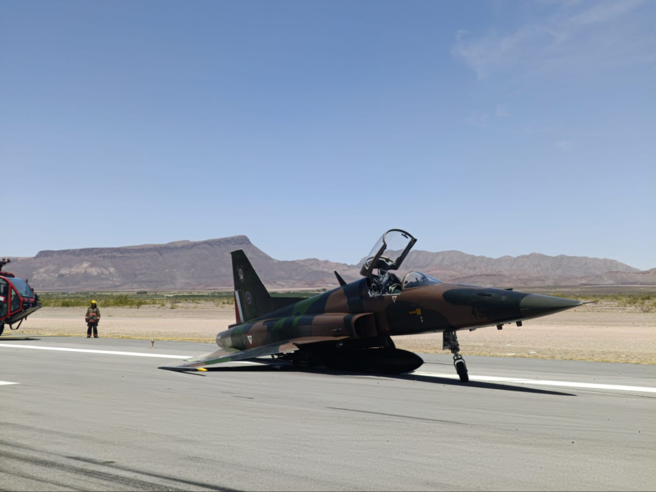 El avión de combate quedó sobre la pista, no se reportaron heridos.