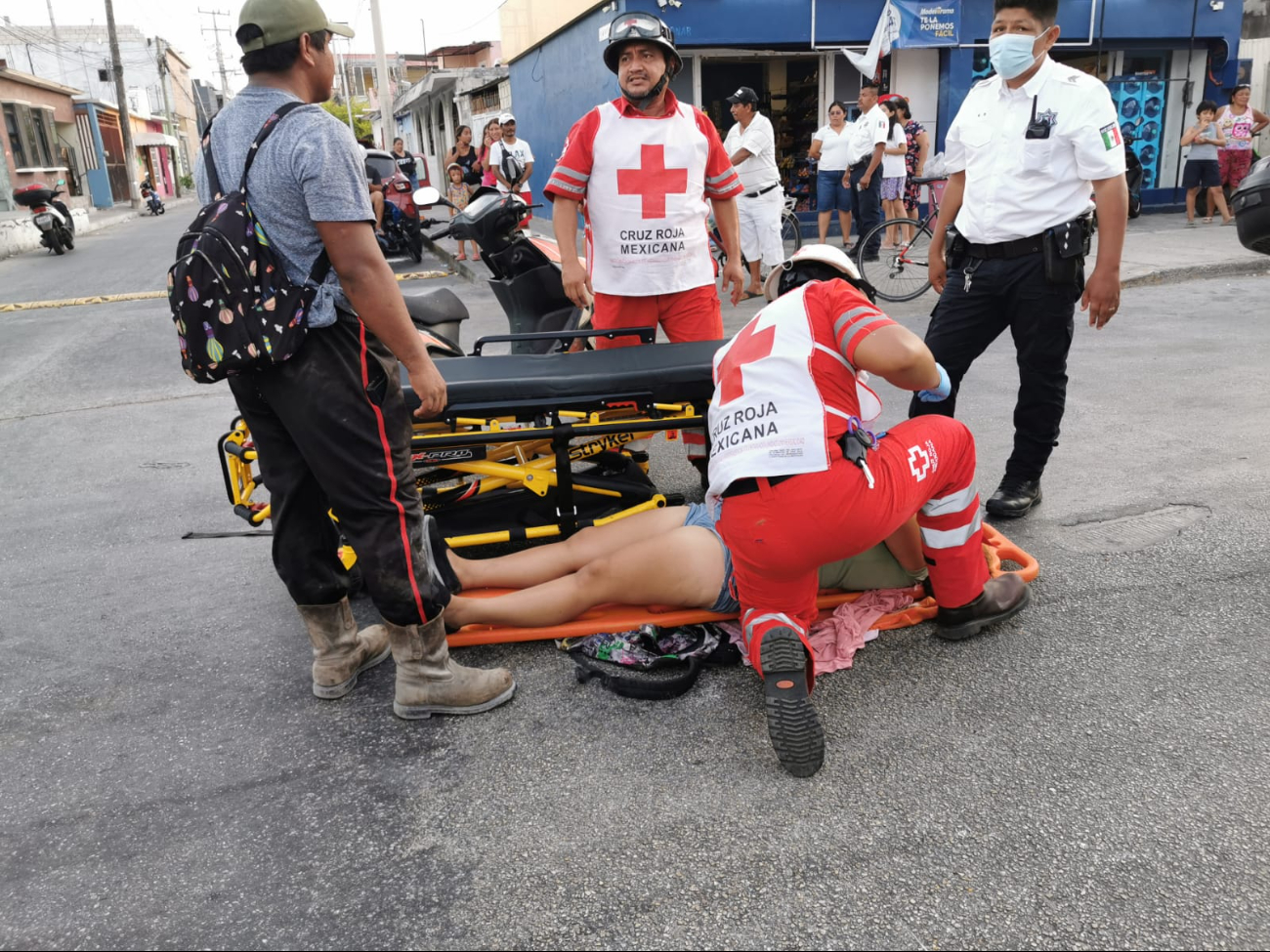 La víctima sufrió múltiples fracturas en el brazo derecho y fue trasladada de urgencia por la Cruz Roja. La víctima sufrió múltiples fracturas en el brazo derecho y fue trasladada de urgencia por la Cruz Roja.